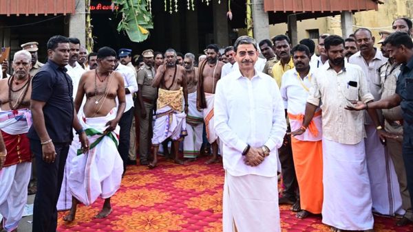 பாதியிலேயே கிளம்பிச் சென்ற ஆளுநர் ரவி.. கண்டதேவி கிராம மக்கள் எதிர்ப்பால் நூலை வெளியிடாமல் சென்றார்!