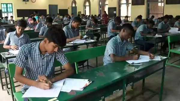 Plus Two: பிளஸ் 2 துணைத்தேர்வு எழுதப் போறீங்களா? இன்று ஹால் டிக்கெட் ரிலீஸ்.. முழு விவரம் இதோ!