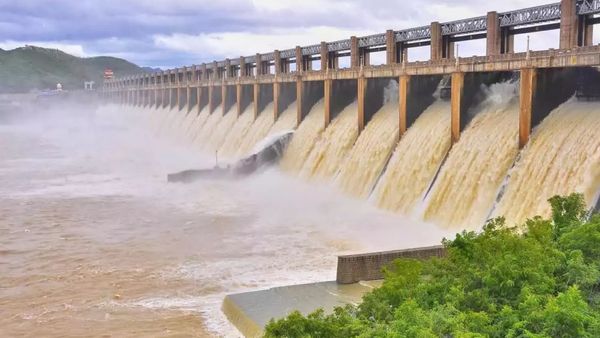 காவிரி பொங்கி வருது.. மேட்டூர் அணையில் குறையாமல் பெருகும் நீர்மட்டம்! டெல்டா விவசாயிகள் செம குஷி!