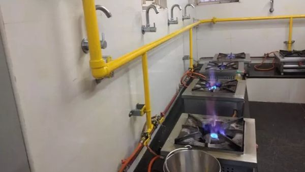 குழாய் மூலம் வீடுகளுக்கே வரும் கேஸ்.. 8 இடங்களில் திட்டத்தை செயல்படுத்த சென்னை மாநகராட்சி அனுமதி!