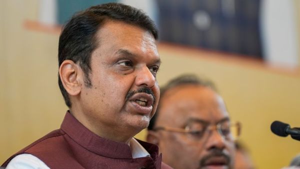 3வது மொழியாக பள்ளிகளில் இந்தி..? கடும் எதிர்ப்பால் முடிவை கைவிட்டது மகாராஷ்டிரா பாஜக அரசு!