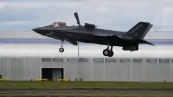 திருவனந்தபுரத்தில் அவசர அவசரமாக தரையிறங்கிய பிரிட்டன் போர் விமானம்.. என்ன காரணம்?