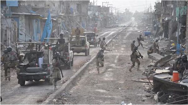 பாகிஸ்தானில் தலிபான் தற்கொலைப்படை தாக்குதல்.. 13 ராணுவ வீரர்கள் பலி!