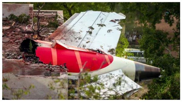 மறைக்குறாங்க எல்லாம்.. ஏர் இந்தியா ஃபிளைட்டில் இதுதான் நடந்திருக்கும்.. புட்டு புட்டு வைத்த பொன்ராஜ்