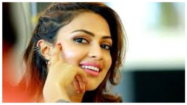 அட்ஜெஸ்ட்மென்ட் ஹீரோயின்.. அமலா பால் கேரவனில் அழுகை? கிறங்கடித்த அம்மன் நடிகையின் 