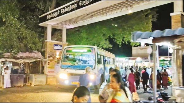 கண்டக்டர் இல்லாமல் பஸ்சை எடுத்துக்கொண்டு டிரைவர் செய்த காரியம்! மதுரை சாலையில் சிக்க வைத்த பயணிகள்