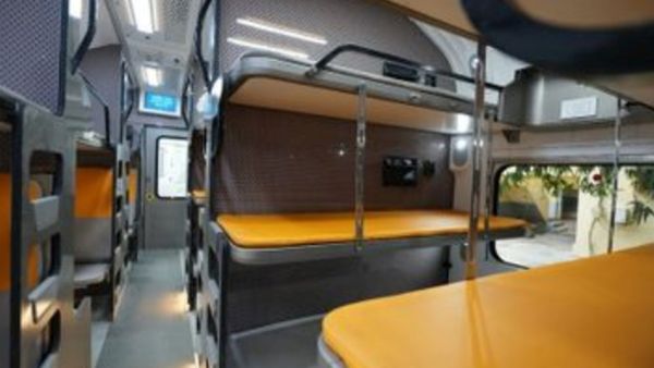 ரயிலில் போறீங்களா? AC ஸ்லீப்பர் கோச்சில் குட் நியூஸ் பாருங்க.. நெல்லை டூ பொதிகை எக்ஸ்பிரஸ் சர்ப்ரைஸ்