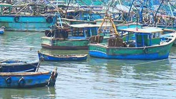 தமிழ்நாட்டில் மீன்பிடி தடைக்காலம் முடிவு.. ஆனால் கடலுக்கு செல்ல முயன்ற கடலூர் மீனவர்களுக்கு ஏமாற்றம்