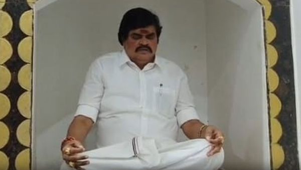 நள்ளிரவில் தியானம்.. எடப்பாடிக்காக சிறப்பு பூஜை நடத்திய ராஜேந்திர பாலாஜி!