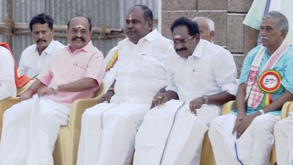 முருக பக்தர்கள் மாநாட்டில் திரண்ட அதிமுக முன்னாள் அமைச்சர்கள்!