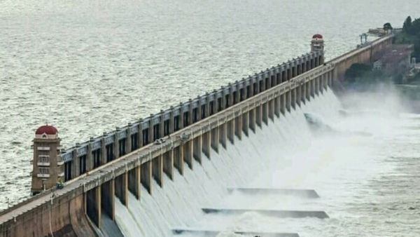 கர்நாடகாவை புரட்டி எடுத்த வரலாறு காணாத மழை.. நிரம்புகிறது கே.ஆர்.எஸ் அணை.. பெருகி வரும் காவிரி