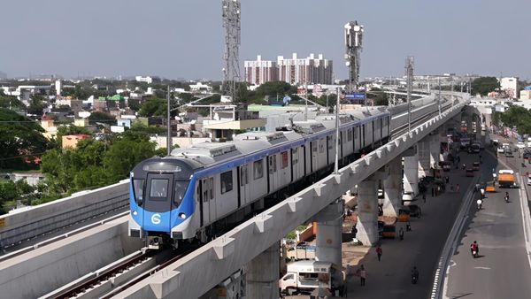 காலையிலேயே சென்னை மக்களுக்கு ஷாக்.. மெட்ரோ ரயில் சேவையில் தாமதம்! பச்சை வழித்தடத்தில் வந்த சிக்கல்!