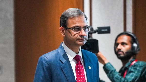 மக்கள் கையில் பணம் இல்லை.. ஜிடிபி குறைஞ்சி போச்சு.. ரெப்போ ரேட் கிடுகிடுவென குறைக்கப்பட்ட பின்னணி