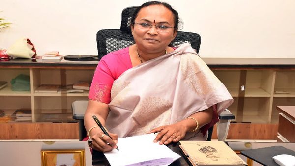 அரசு ஊழியர்களுக்கு பறந்து வந்த ஆர்டர்.. வேலூர் மாவட்ட தாசில்தார்கள் அதிரடியாக பணியிட மாற்றம்