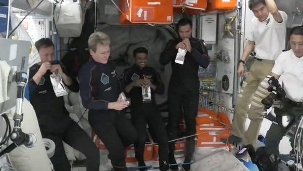 சர்வதேச விண்வெளி மையத்திற்குள் நுழைந்தார் சுபன்ஷு சுக்லா.. புதிய வரலாறு படைத்த இந்தியா