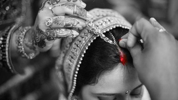 அவசரப்பட்டு தூக்கில் தொங்கிய பிரியங்கா! காதலி சடலத்தை திருமணம் செய்த சன்னி! மனதை உருக்கிய சம்பவம்