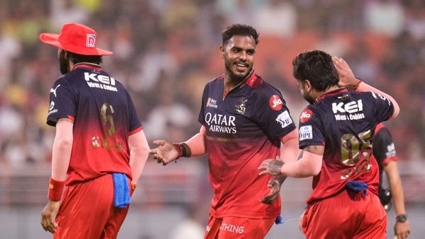 ஆர்சிபி பிரபலம் மீது பெண் பரபர புகார்.. திருமணம் செய்து கொள்வதாக மோசடி! CM செல்லுக்கு போன விஷயம்