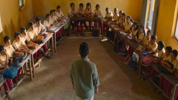 இனி ‘கடைசி’ பெஞ்ச் கிடையாது.. தமிழக பள்ளிகளிலும் ‘ப’ வடிவில் இருக்கைகள் அமைக்க அரசு உத்தரவு!