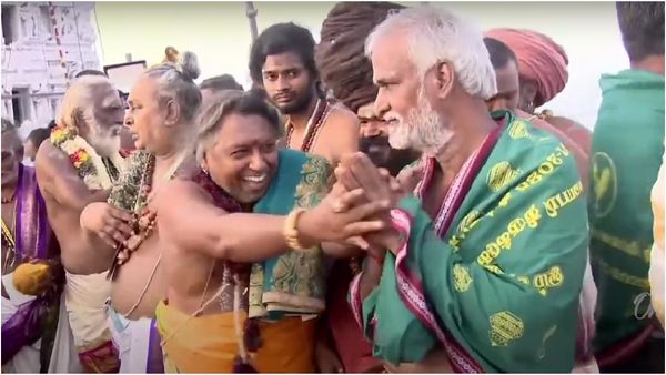 நெற்றியில் திலகமிட்டு.. மெய் மறந்த சேகர் பாபு! அரோகரா முழக்கத்தால் ஆச்சரியம்! நெகிழ்ந்த அர்ச்சகர்கள்