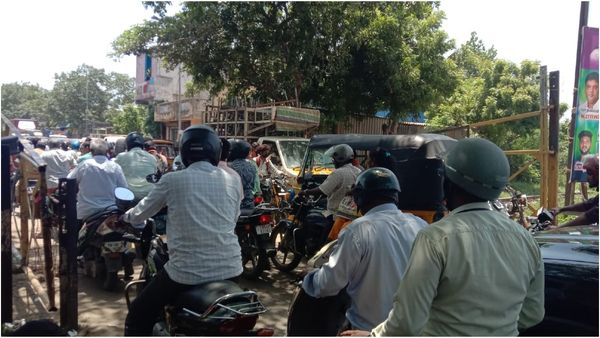 வடசென்னைக்கு மட்டும் ஏன் இப்படி? ரயில்வே கேட்களால் தீவிரமாகும் போக்குவரத்து நெரிசல்!