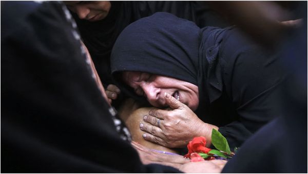 அட்டூழியம் செய்யும் இஸ்ரேல்.. உணவுக்காக காத்திருந்தவர்கள் மீது தாக்குதல்! 32 பேர் பலி