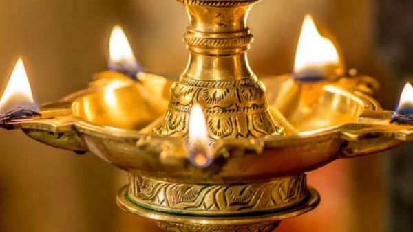 பிரம்ம முகூர்த்தத்தில் இதை மட்டும் செய்யாதீங்க.. .. பிரம்ம முகூர்த்த நேரத்தில் விளக்கேற்றும் பலன்கள்