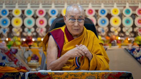 புதிய தலாய் லாமா தேர்வில்.. சீனாவுக்கு இடமில்லை.. 14ம் தலாய் லாமா திட்டவட்டம்! காட்டமான அறிக்கை