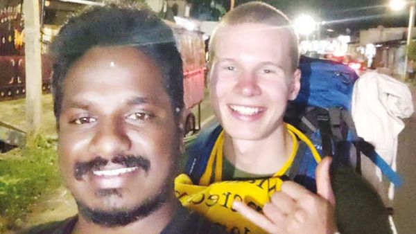 கோவை மேட்டுப்பாளையத்தில் பேஸ்புக் நண்பன்.. ஏழு கடல் ஏழு மலை கடந்து ஜெர்மனி என்ஜினியர் சர்ப்ரைஸ்