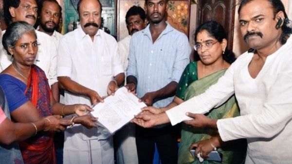 இவரு ஏன் இங்க இருக்காரு? அஜித் குமார் குடும்பத்திற்கு தமிழக அரசு செய்த உதவி.. அமைச்சருடன் நின்ற ஹரி நாடார்!