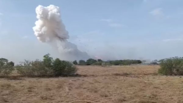 பட்டாசு ஆலையில் பயங்கர வெடி விபத்து.. 10 கி.மீ சுற்றளவுக்கு கேட்ட சத்தம்.. தொழிலாளி ஒருவர் பலி!