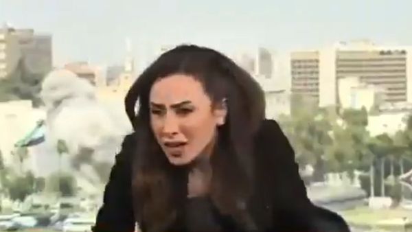 பாய்ந்து வந்து தாக்கிய இஸ்ரேல் ஏவுகணை.. நேரலையில் அலறி ஓடிய தொகுப்பாளர்! சிரியாவில் திடீர் பதற்றம்