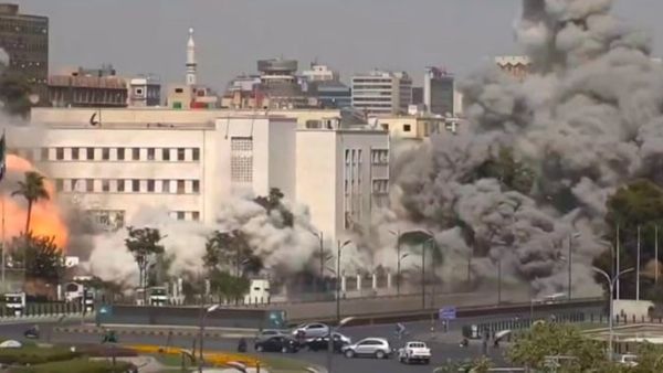 அடுத்ததாக வெடித்த போர்? சிரியா தலைநகரை தாக்கிய இஸ்ரேல்! ராணுவ தலைமையகத்தில் குண்டு வீச்சால் பதற்றம்