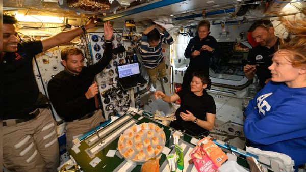 சுபான்ஷு சுக்லாவின் ட்ரீட்.. அல்வா ருசித்த விண்வெளி வீரர்கள்.. சர்வதேச விண்வெளி நிலையத்தில் பார்ட்டி