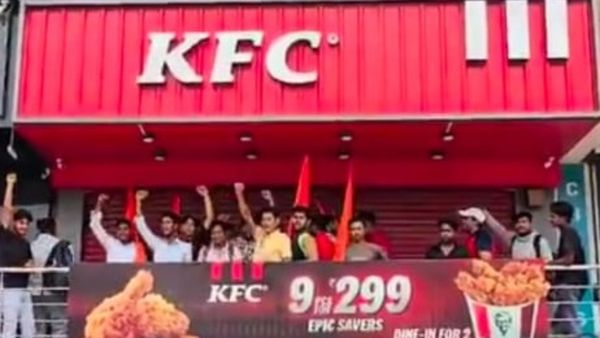 அசைவ உணவை விற்க எதிர்ப்பு.. KFC-யை மூடிய இந்து அமைப்பினர்.. உத்தர பிரதேசத்தில் பரபரப்பு - பின்னணி