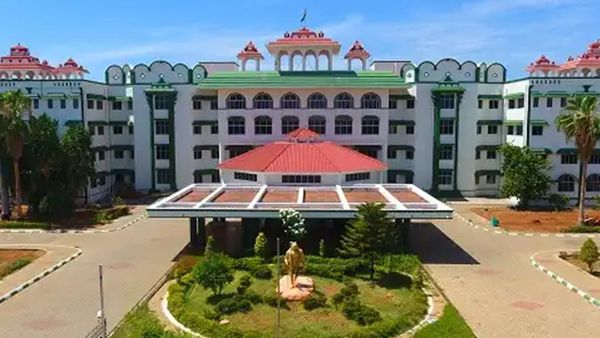 தரமற்ற சாலைகள்.. பல கோடி ரூபாய் முறைகேடு செய்யவே அமைக்கிறார்கள்.. உயர்நீதிமன்றம் அதிரடி முடிவு