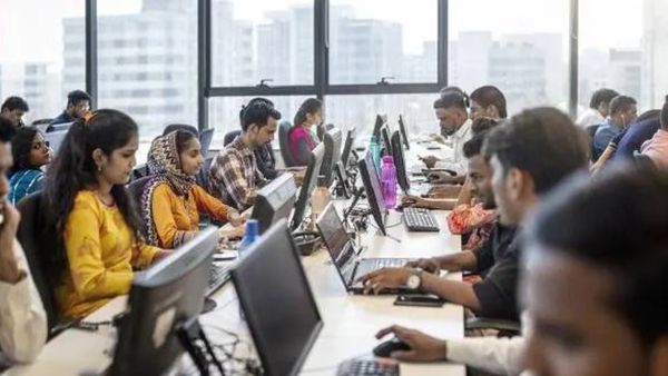 வச்சான் பாரு ஆப்பு எனக்கு.. ஐடி துறையே ஆடிப் போச்சு! தினமும் 9.15 மணி நேரம் வேலை.. மிரண்ட ஊழியர்கள்!