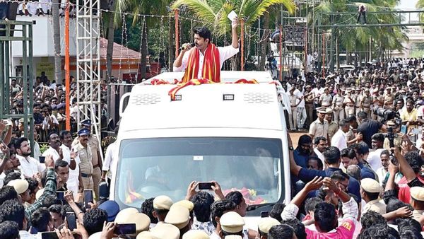 பார் சிறுத்ததோ படை பெருத்ததோ..எங்க அண்ணன் தளபதி! விஜய்க்கு நன்றி தெரிவித்த பரந்தூர் மக்கள்!