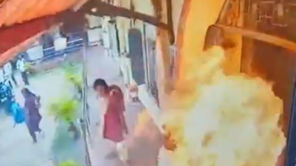 பேராசிரியரே பாலியல் தொல்லை.. புகாரளித்தும் நடவடிக்கை இல்லை.. தீக்குளித்த கல்லூரி மாணவி உயிரிழப்பு