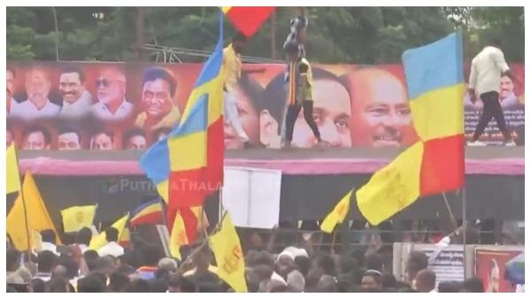 விழுப்புரத்தில் வாகனங்களை மறித்து.. அரசு பேருந்தில் ஏறி கோஷமிட்ட பாமகவினர்.. ஸ்தம்பித்த போக்குவரத்து