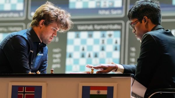 3 நாட்களில் 2வது முறை.. மேக்னஸ் கார்ல்சனை அலறவிட்ட பிரக்ஞானந்தா.. பறிபோன சாம்பியன்ஷிப் வாய்ப்பு!