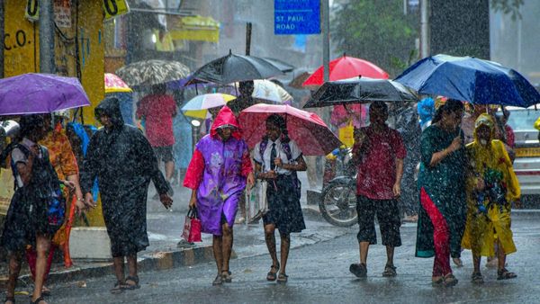 தாண்டவம் ஆட தயாராகும் மழை.. பல மாவட்டங்களில் கனமழை இருக்கு! அலர்ட் கொடுத்த வானிலை மையம்