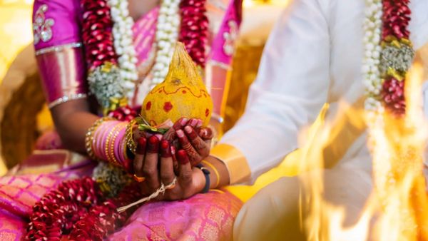 பயிரை மேய்ந்த வேலி கர்நாடகத்தில்.. கொத்தனார் கணவனுக்கு வந்த விபரீத ஆசை.. கேட்டதுமே ஆடிப்போன மனைவி