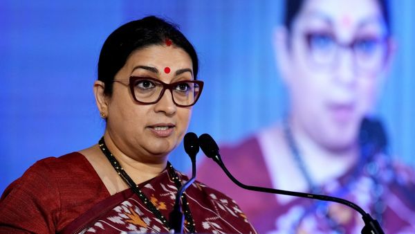 77,600% உயர்ந்த ஸ்மிருதி இரானி சம்பளம்.. மாஜி மத்திய அமைச்சருக்கு புதிய சீரியலில் சம்பளம் எவ்வளவு!