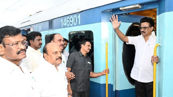 கலைஞர் மகளிர் உரிமைத் தொகை.. கடலூருக்கு ஹேப்பி.. தாம்பரத்தில் இருந்து ரயிலில் புறப்பட்ட ஸ்டாலின்