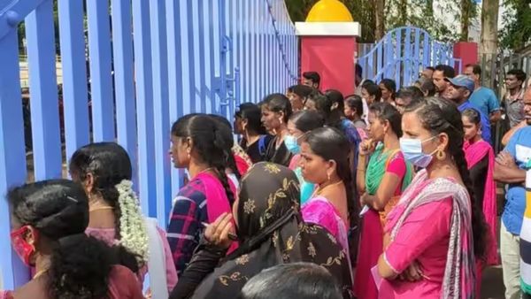 TNPSC தேர்வு மையத்தால் வந்த குழப்பம்.. அனுமதி மறுப்பால் கதறி அழுத தேர்வர்கள்.. சீர்காழியில் ஷாக்!
