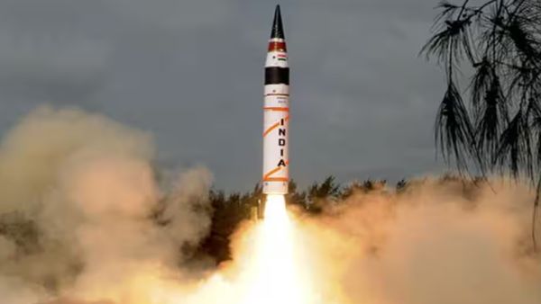 அசத்திய ‘அக்னி 5’.. அணு ஆயுதங்களை சுமந்தபடி கண்டம் விட்டு கண்டம் பாயும் ஏவுகணை சோதனை வெற்றி!