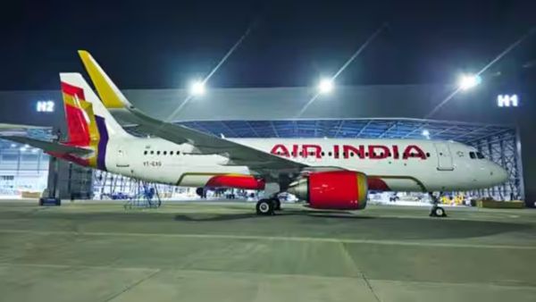 விமானத்தில் நடு வானில் அலறிய பயணிகள்.. கரப்பான் பூச்சியால் ஏர் இந்தியாவுக்கு வந்த தலைவலி!