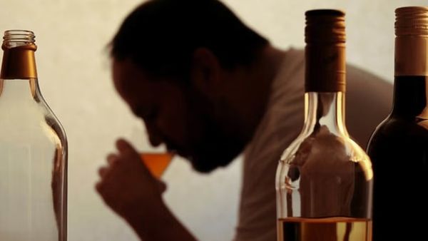 கன்னியாகுமரி கொத்தனாரின் விபரீத செயல்.. பந்தயத்துக்காக குடித்த ஃபுல் பாட்டில் . உயிருக்கே ஆபத்து!