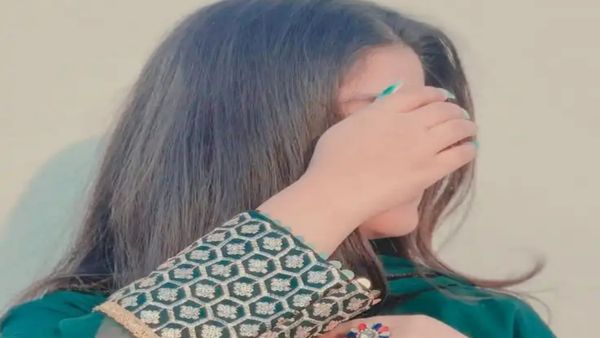 உச்ச ஹீரோவுக்கு வில்லன் நடிகரின் மனைவியிடம் 