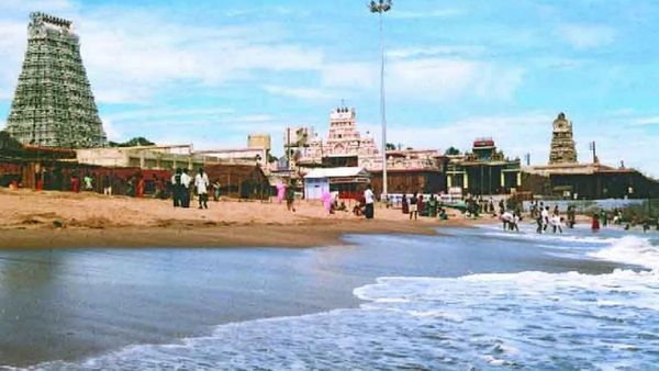 திருச்செந்தூர் கடலில் குளித்த 10-க்கும் மேற்பட்ட பக்தர்களுக்கு காலில் எலும்பு முறிவு!